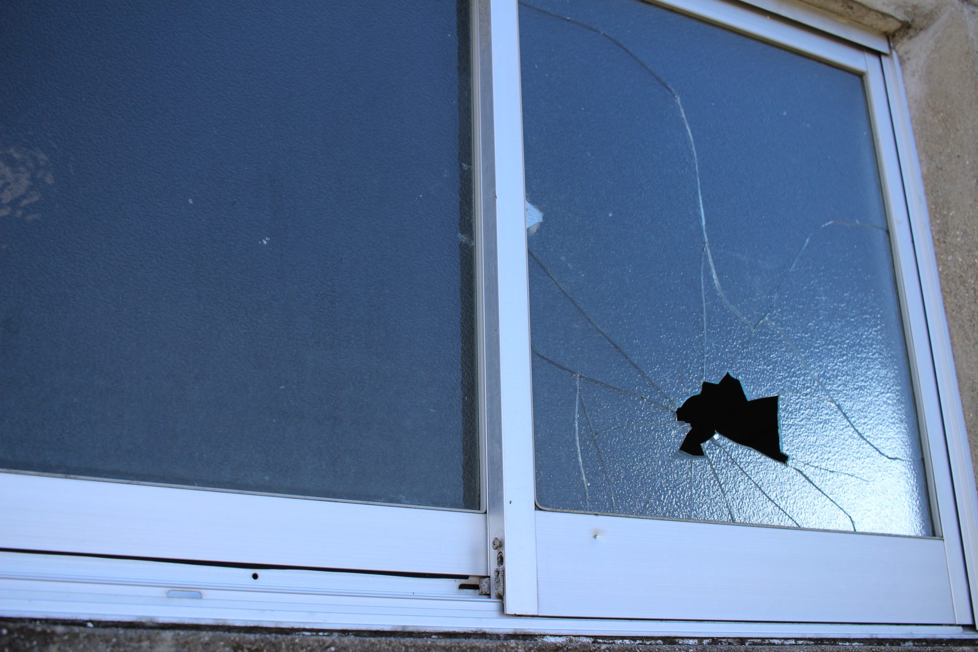 賃貸 窓 ガラス 割れ た
